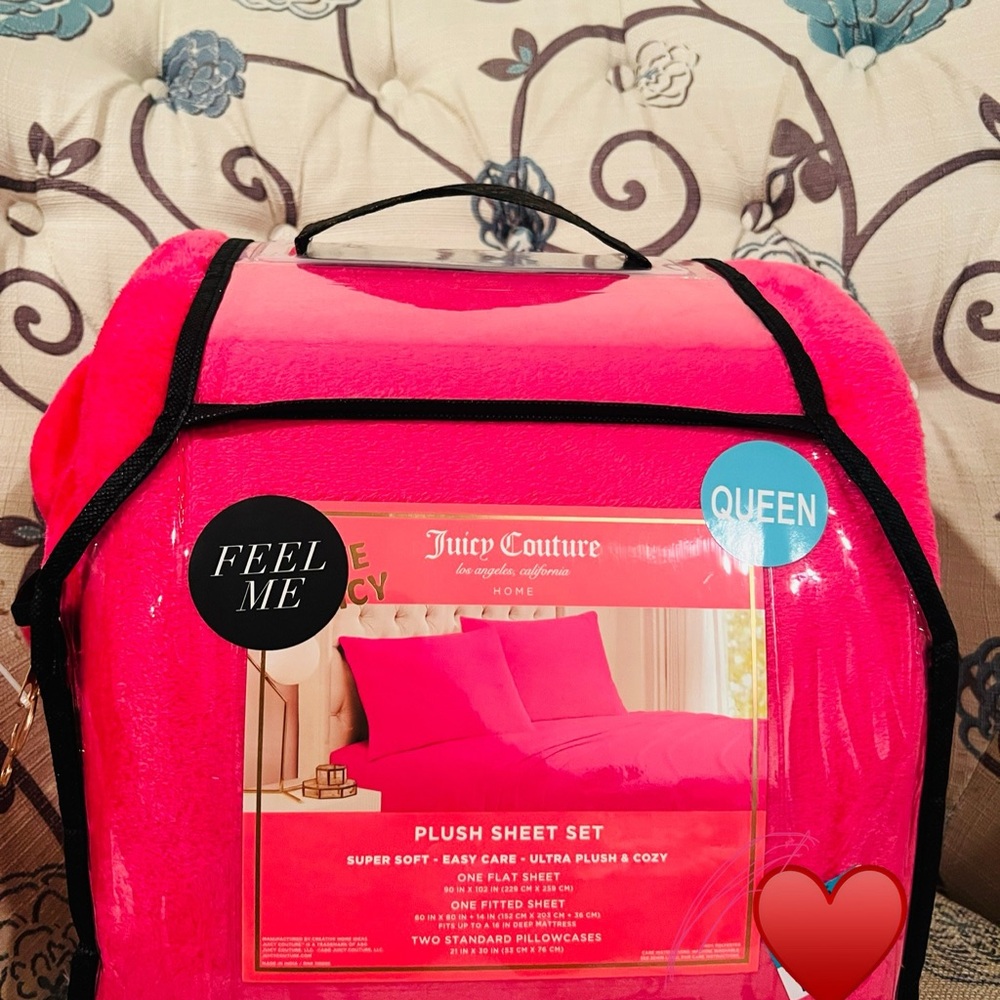 NEW Juicy Couture Vibrant Pink Plush Sheet Set - Queen